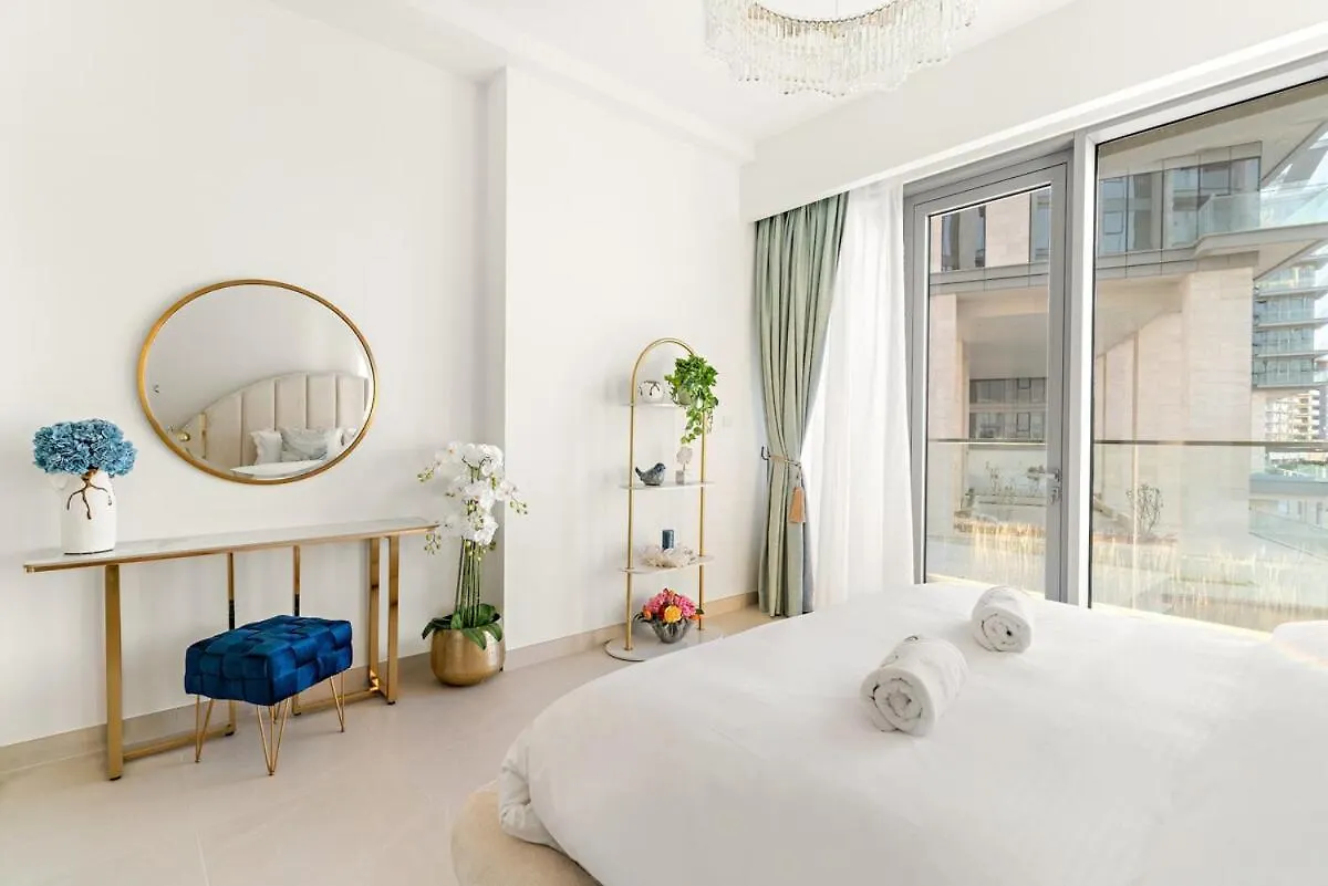 Elegant 1Br Apt With Balcony Views Of Burj Khalifa & Dubai Canal 阿拉伯联合酋长国