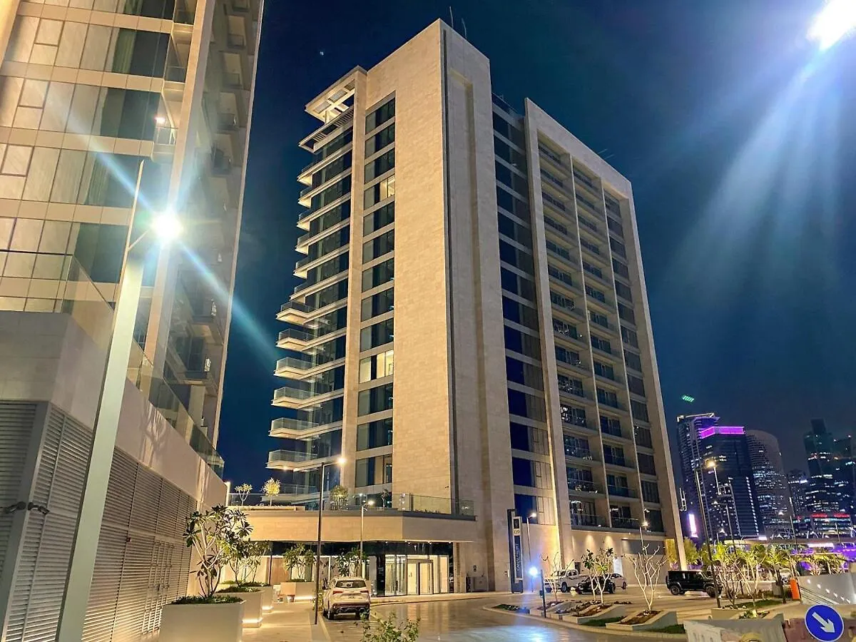 Elegant 1Br Apt With Balcony Views Of Burj Khalifa & Dubai Canal 0*,