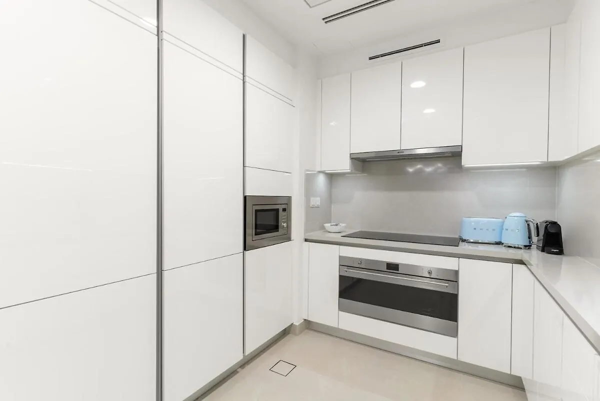 Daire Elegant 1Br Apt With Balcony Views Of Burj Khalifa & Dubai Canal