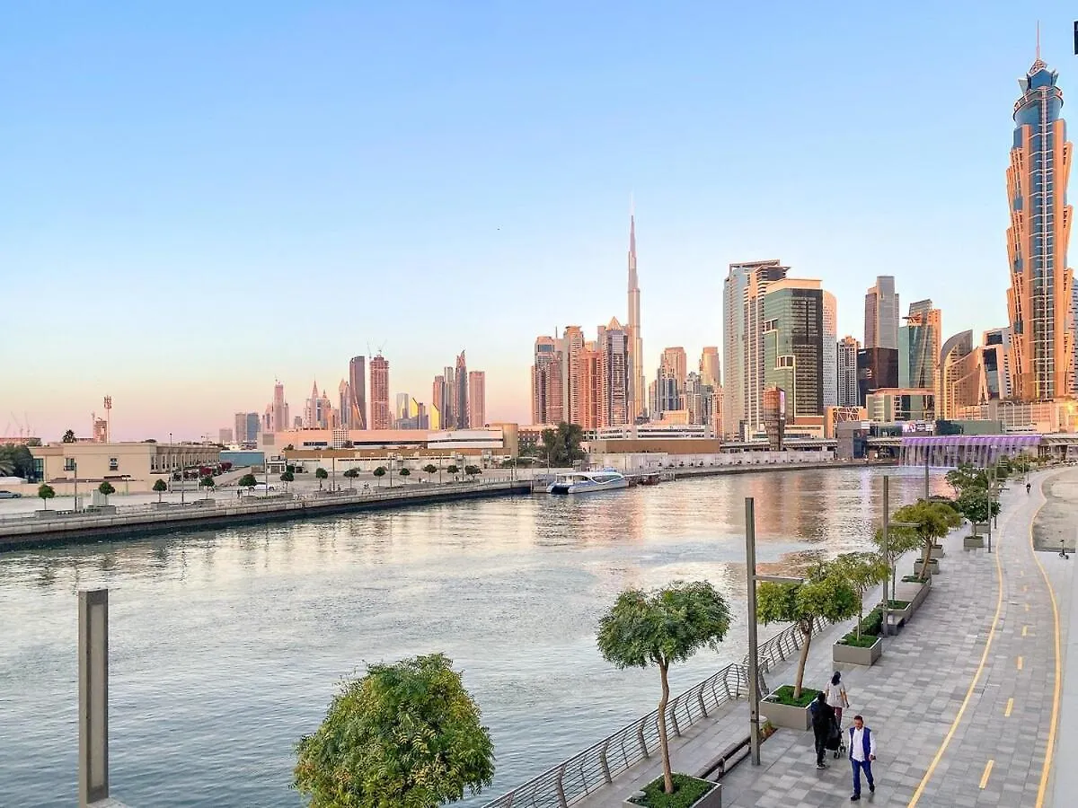 Elegant 1Br Apt With Balcony Views Of Burj Khalifa & Dubai Canal Daire